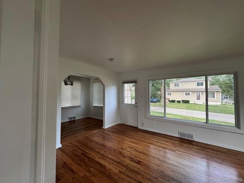 1645 Killarney Ct, Wolverine Lake, MI, 48390-2217 | Card Image