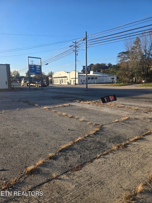 840 Main St, Wartburg, TN, 37887-4146 | Card Image