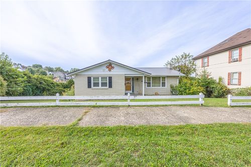 82 E Kerr St, Uniontown, PA, 15401-2912 | Card Image