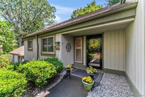 b-139 Heritage Vlg, Southbury, CT, 06488-6639 | Card Image