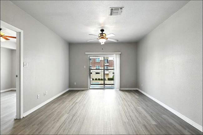 APT-2006 - 1100 W Trinity Mills Rd, Condo with 2 bedrooms, 2 bathrooms and null parking in Carrollton TX | Image 8