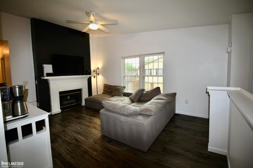 68036 Rosewood Ln, Richmond, MI, 48062-1438 | Card Image