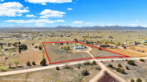 805 W Eleanor Rd, Paulden, AZ, 86334-4800 | Card Image