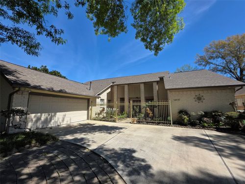 10727 Kitty Brook Dr, Houston, TX, 77071-1704 | Card Image