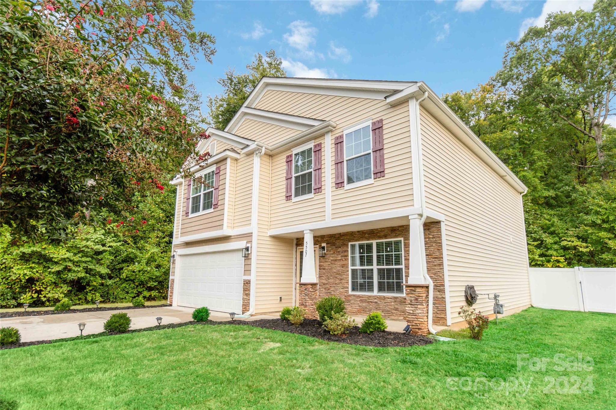 Amber View Ct, Charlotte, NC 28216