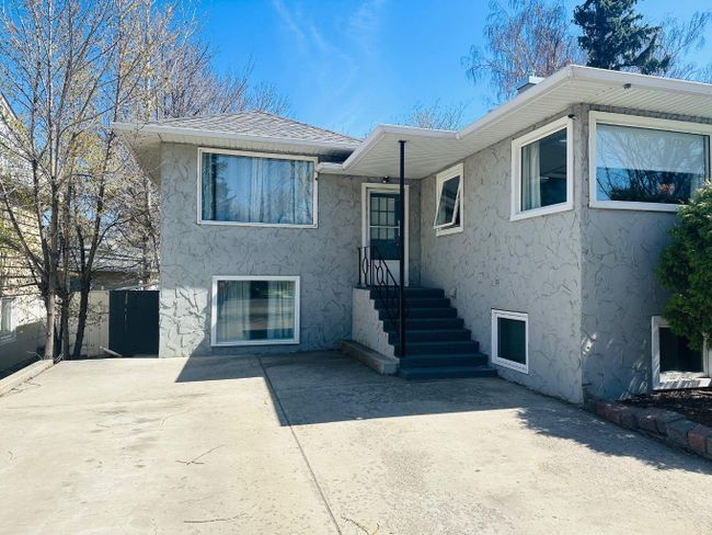 519 16 Street S, Home with 4 bedrooms, 2 bathrooms and 8 parking in Lethbridge AB | Image 3