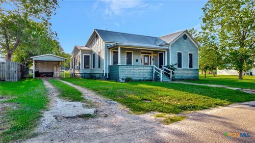 204 S Valley St, Cuero, TX, 77954-3037 | Card Image