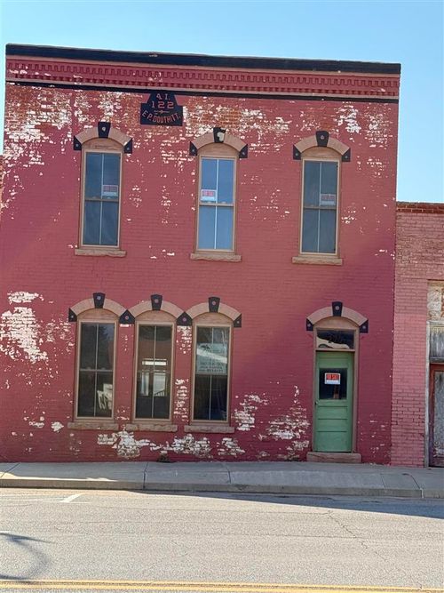 222 S Main St, Hennessey, OK, 73742-1422 | Card Image