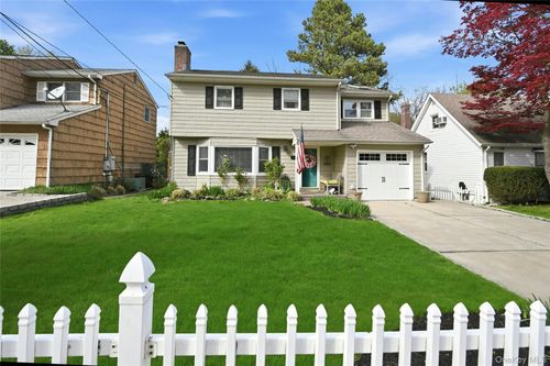 6 Butler Pl, Northport, NY, 11768-1205 | Card Image