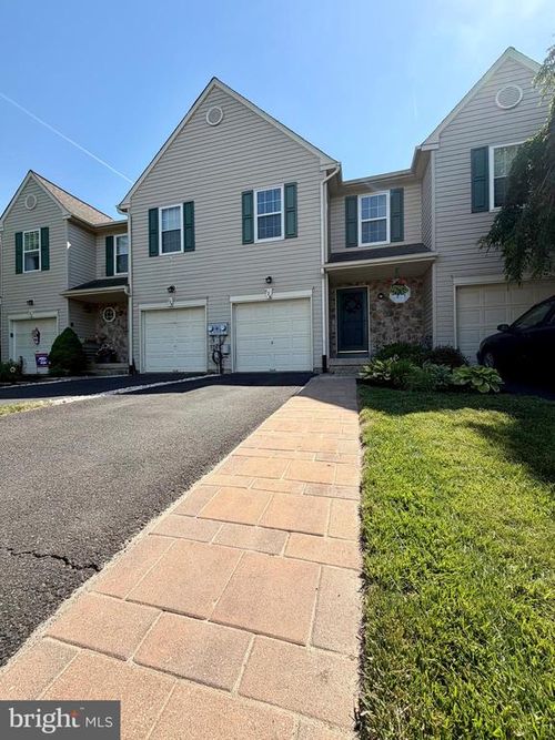 176 Strawberry Ln, PERKASIE, PA, 18944-4627 | Card Image