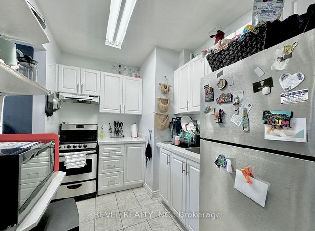 303 - 114 Vaughan Rd, Condo with 1 bedrooms, 1 bathrooms and 1 parking in York ON | Image 15