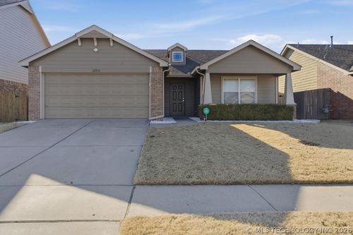 10710 N 146th East Ave, Owasso, OK, 74055-5990 | Card Image