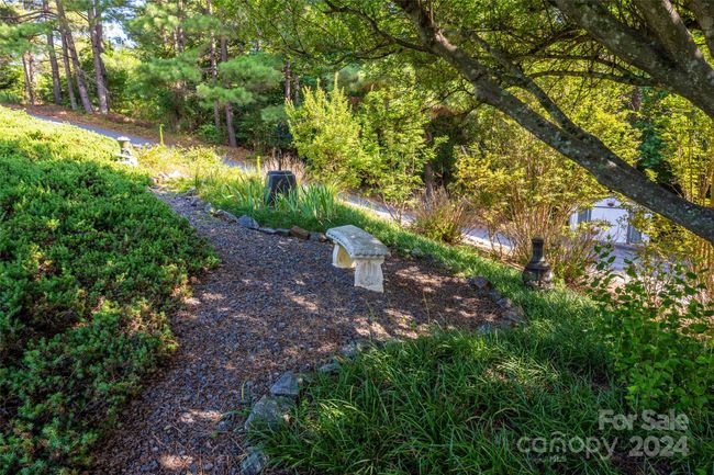 Beautifully Landscaped Yard | Image 32