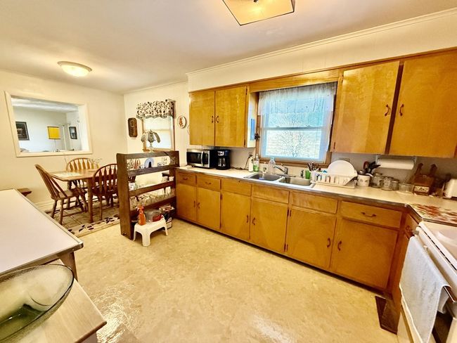 186 Summit Dr, Home with 3 bedrooms, 2 bathrooms and null parking in Peterstown WV | Image 35