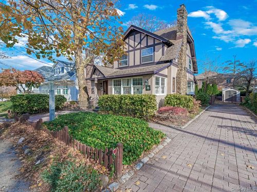 46-11 245th St, Little Neck, NY, 11362-1145 | Card Image