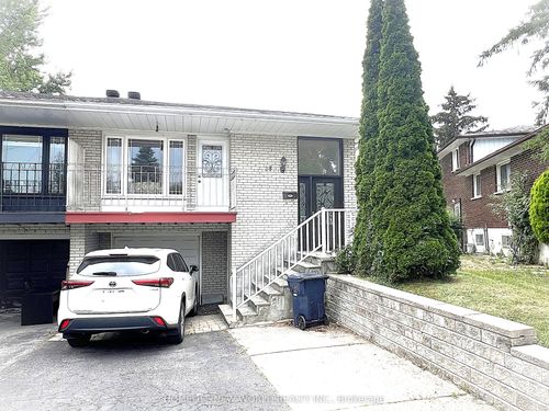 28 Greyhound Dr, North York, ON, M2H1K3 | Card Image