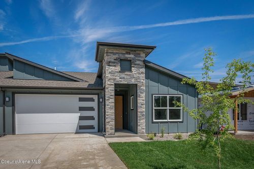 7400 N Breaux Dr, Coeur D Alene, ID, 83815-8438 | Card Image