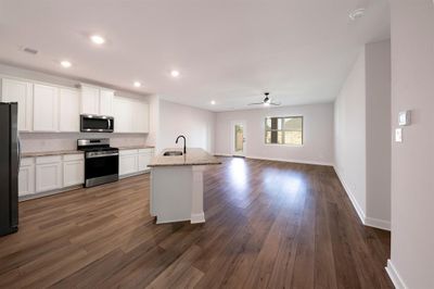 This kitchen is perfect for large families to entertain and get together for holidays, parties and football Sunday. | Image 2