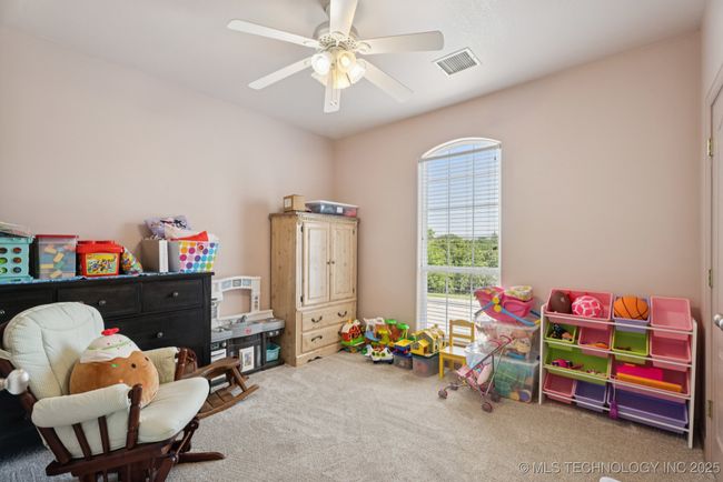 Large 2nd bedroom on main floor | Image 32