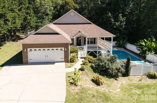 6391 Cathedral Dr, Hickory, NC, 28601-8852 | Card Image