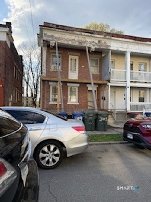 307 Dover St, Bridgeport, CT, 06610-2208 | Card Image