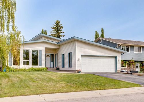 7956 71 Avenue Nw, Calgary, AB, T3B4J3 | Card Image