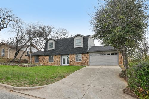 7367 Greenacres Dr, Fort Worth, TX, 76112-3533 | Card Image