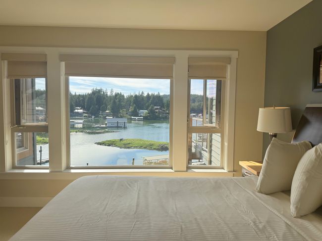 Bedroom with a water view | Image 25