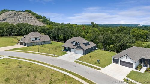 18983 E Round Mountain Rd, Catoosa, OK, 74015-6575 | Card Image