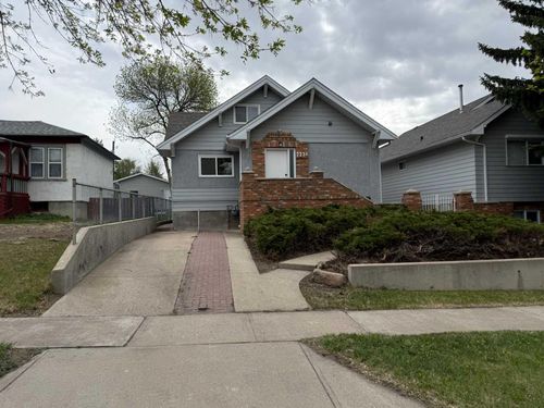 727 8 St S, Lethbridge, AB, T1J2K3 | Card Image