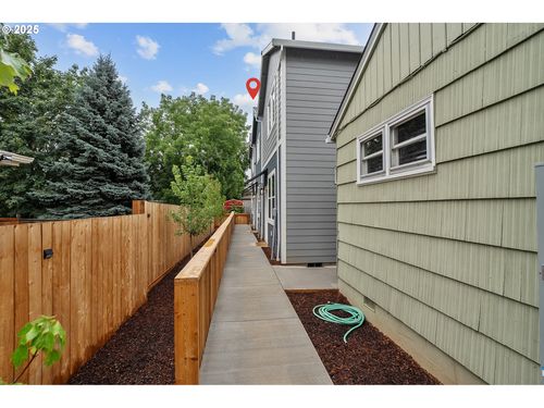 7824 Se Salmon St, Portland, OR, 97215-3038 | Card Image