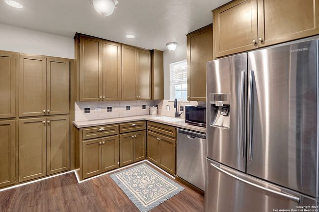 404 Schneider St, House other with 3 bedrooms, 2 bathrooms and null parking in Poth TX | Image 9