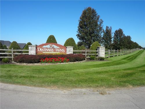 14 Hunt Saddle Ln, Wilmington Twp, PA, 16142 | Card Image