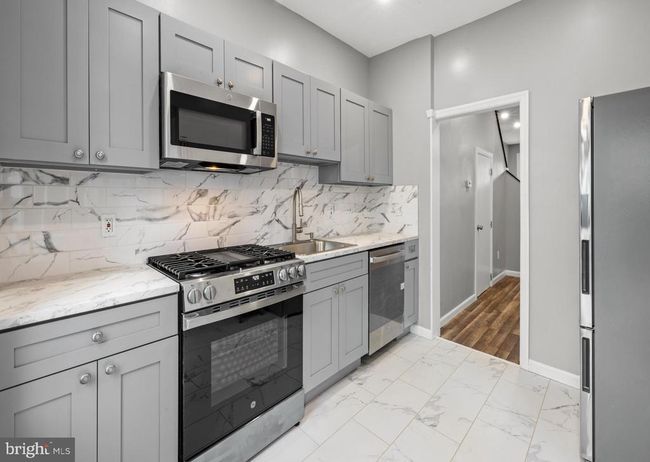 717 N 10 Th St, Townhouse with 3 bedrooms, 1 bathrooms and null parking in CAMDEN NJ | Image 5
