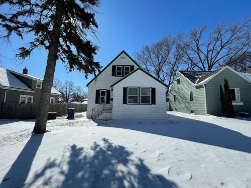 911 W Cavour Ave, Fergus Falls, MN, 56537-1035 | Card Image