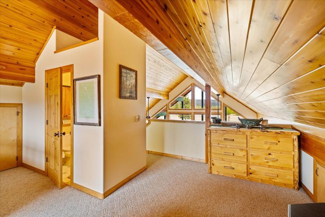 Main Cabin - Loft bedroom | Image 38