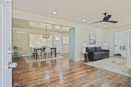 323 W Chantry St, Perkins, OK, 74059-3621 | Card Image