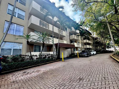 apt-127-1800 Sans Souci Blvd, North Miami, FL, 33181-3078 | Card Image