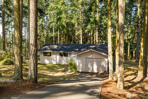 4511 Woodland Cir, Oak Harbor, WA, 98277-7935 | Card Image