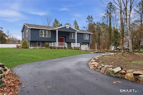 4 Shore Rd, Westerly, RI, 02891-5112 | Card Image