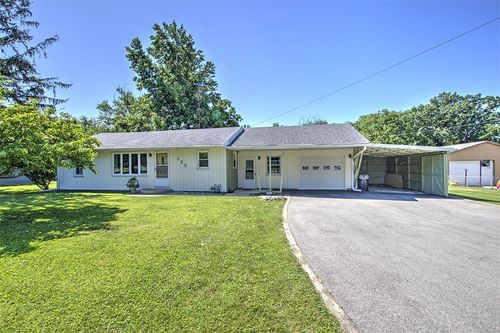 125 W Walnut St, Mt. Zion, IL, 62549-1530 | Card Image