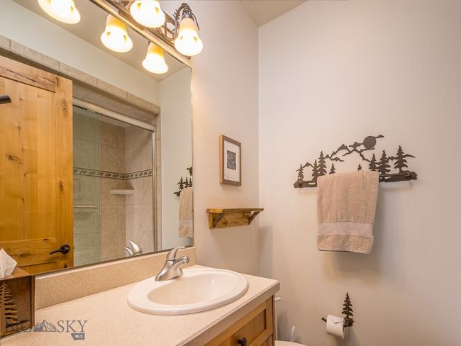 Bedroom #2 ensuite bath with tub/shower combo | Image 45