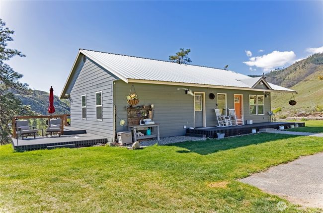 2081 State Route 153, House other with 4 bedrooms, 3 bathrooms and 4 parking in Carlton WA | Image 5