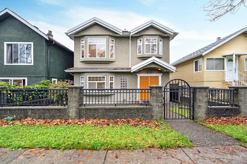 ground-2521 Parker St, Vancouver, BC, V5K2T2 | Card Image