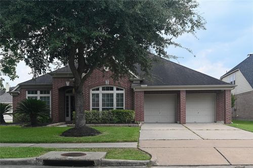 2313 Echo Harbor Dr, Pearland, TX, 77584-1570 | Card Image