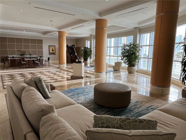 APT-4505 - 848 Brickell Key Dr, Condo with 3 bedrooms, 4 bathrooms and null parking in Miami FL | Image 49