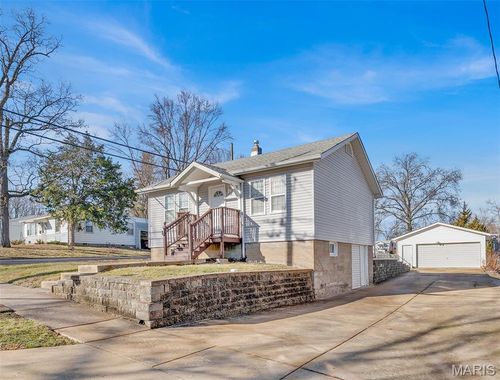 2301 Burns Ave, Overland, MO, 63114-3615 | Card Image