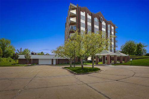 401-111 Cottage Grove Ave Se, Cedar Rapids, IA, 52403-1752 | Card Image