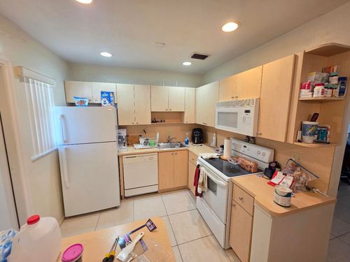 318-700 Layne Boulevard, Hallandale Beach, FL, 33009 | Card Image