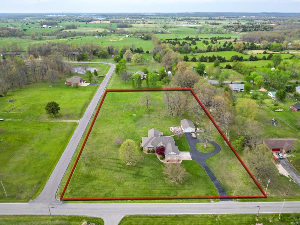 Dove Rd, Lebanon, MO 65536